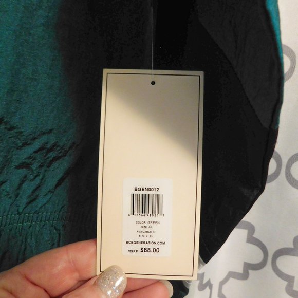 BCBG Green Cropped Pullover Windbreaker - XL (NWT) - Picture 4 of 5